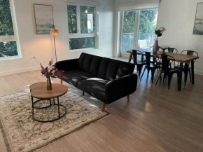 Stylish Westwood Apartment - Steps from UCLA 1 Bedroom 1 Bah